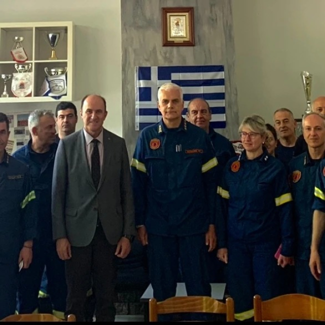 Την Πυροσβεστική Υπηρεσία Λάρισας επισκέφτηκε ο υποψήφιος ευρωβουλευτής Γιώργος Μπλιούμης