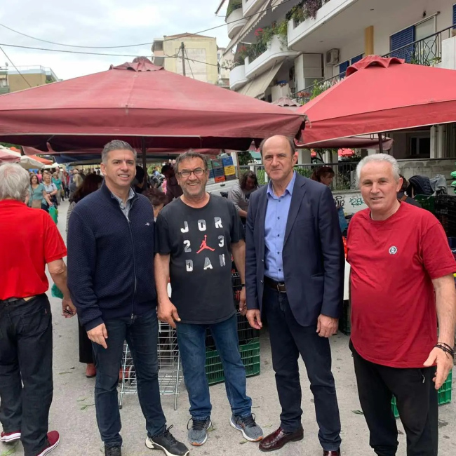 Την λαική αγορά της Λάρισας επισκέφτηκε ο υποψήφιος ευρωβουλευτής Γιώργος Μπλιούμης